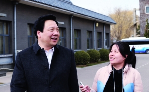 全國(guó)人大代表、央行副行長(zhǎng)陳雨露接受本報(bào)記者陳瑩瑩采訪。本報(bào)記者 車(chē)亮 攝